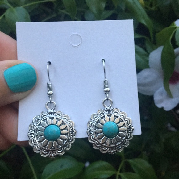 Turquoise boho drop earrings - Picture 2 of 3